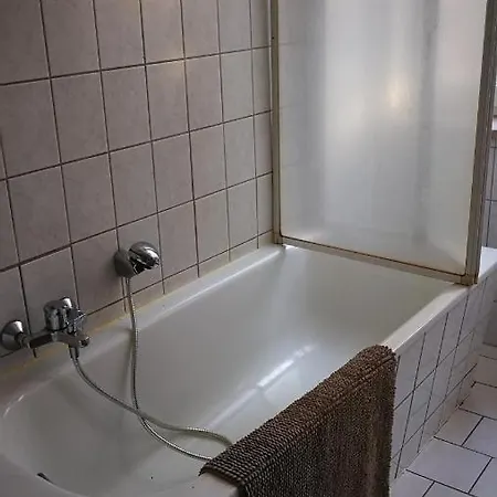 Monteurwohnung Spartan Am Hegebach Self Check-in Oelsnitz (Erzgebirge)